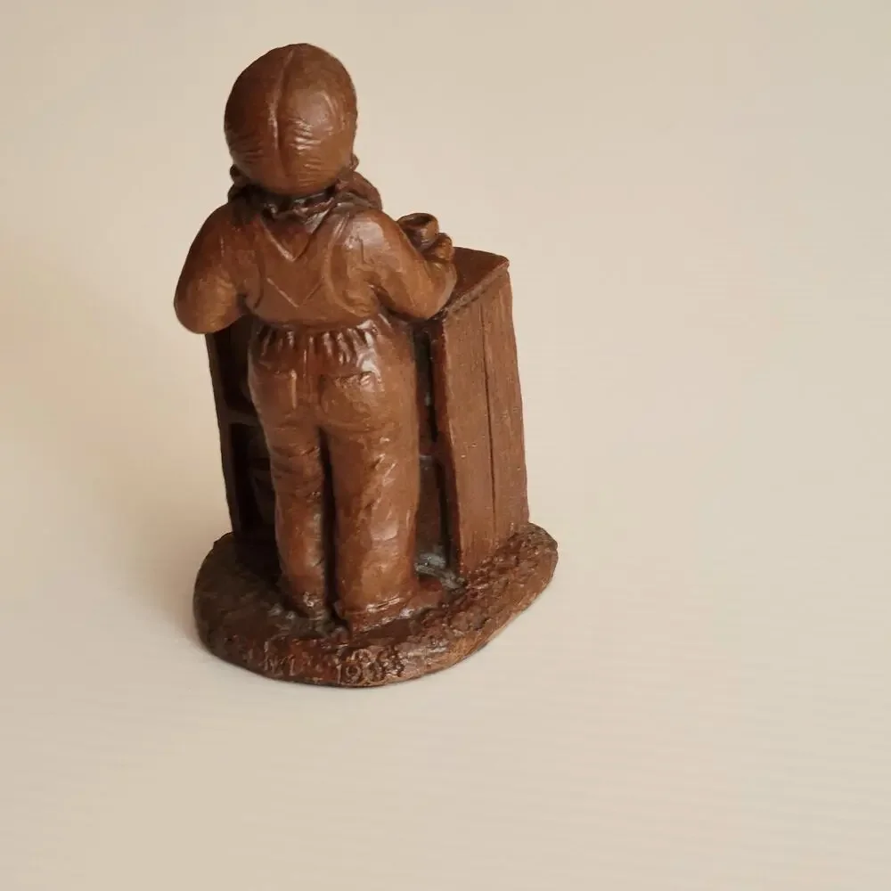 Vintage Lemonade Stand 5c Girl selling lemonade figurine. Made in USA